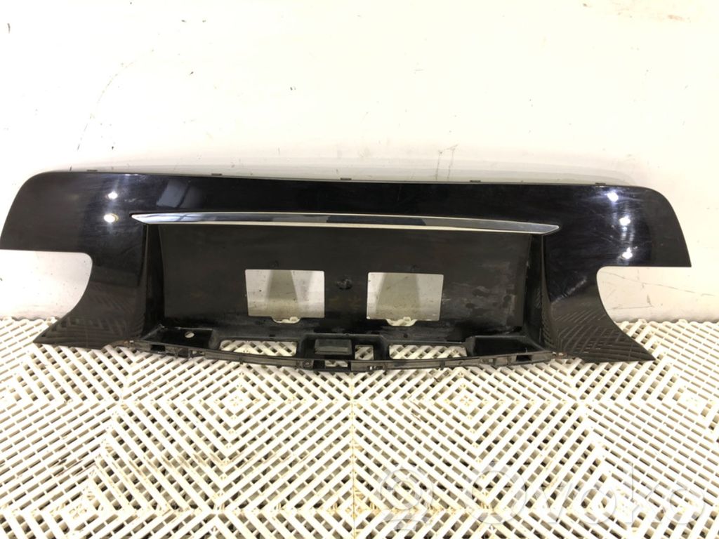 Infiniti Q70 Y51 Éclairage de plaque d'immatriculation 