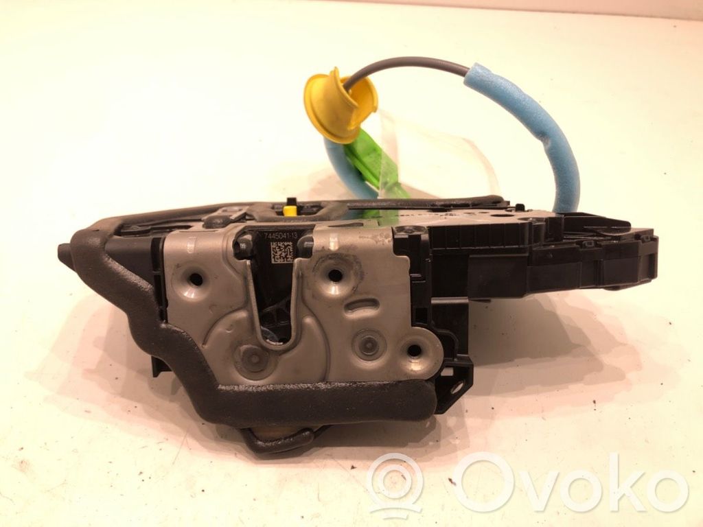 BMW X1 U11 Zamek drzwi przednich 