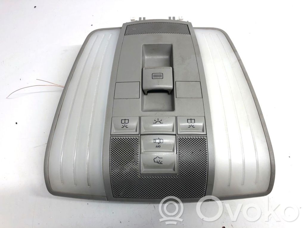 Mercedes-Benz E W212 Rivestimento della console di illuminazione installata sul rivestimento del tetto