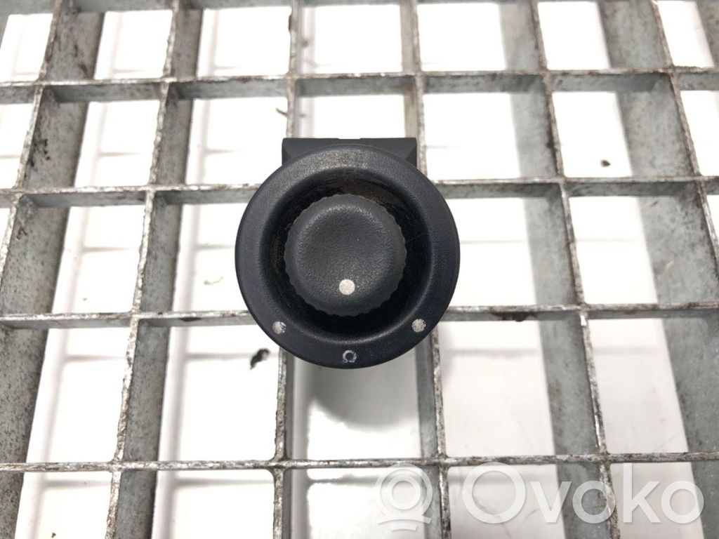Renault Master II Wing mirror switch 