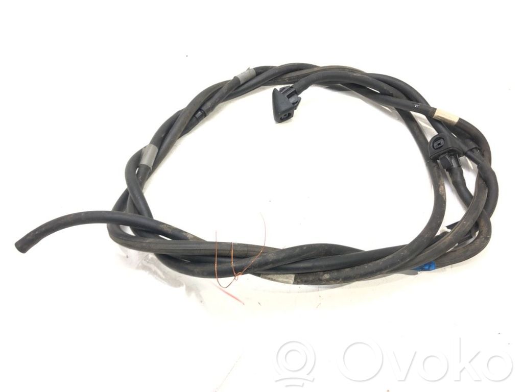 Windshield washer spray nozzle