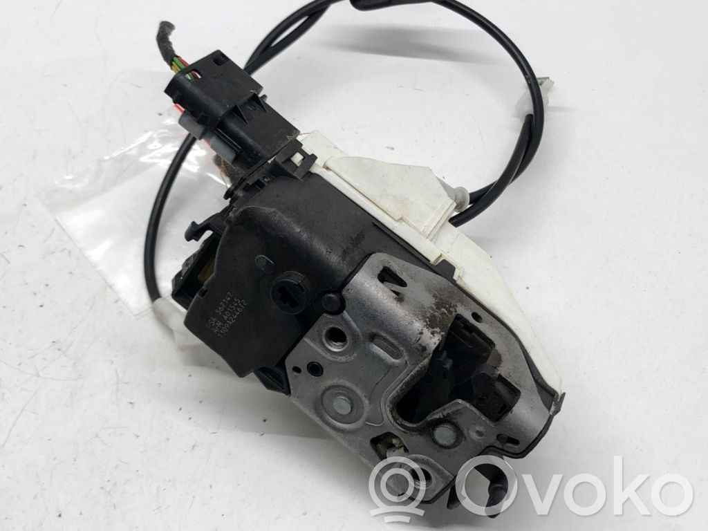 Peugeot 308 Front door lock 