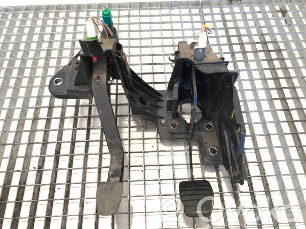 Renault Master III Pedal assembly 