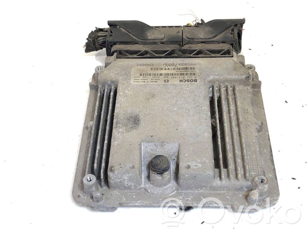 Engine control unit/module ECU   P05033700AD