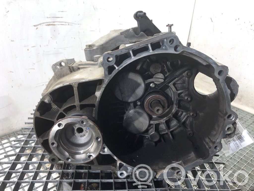 Volkswagen PASSAT B7 Caja de cambios manual de 5 velocidades 
