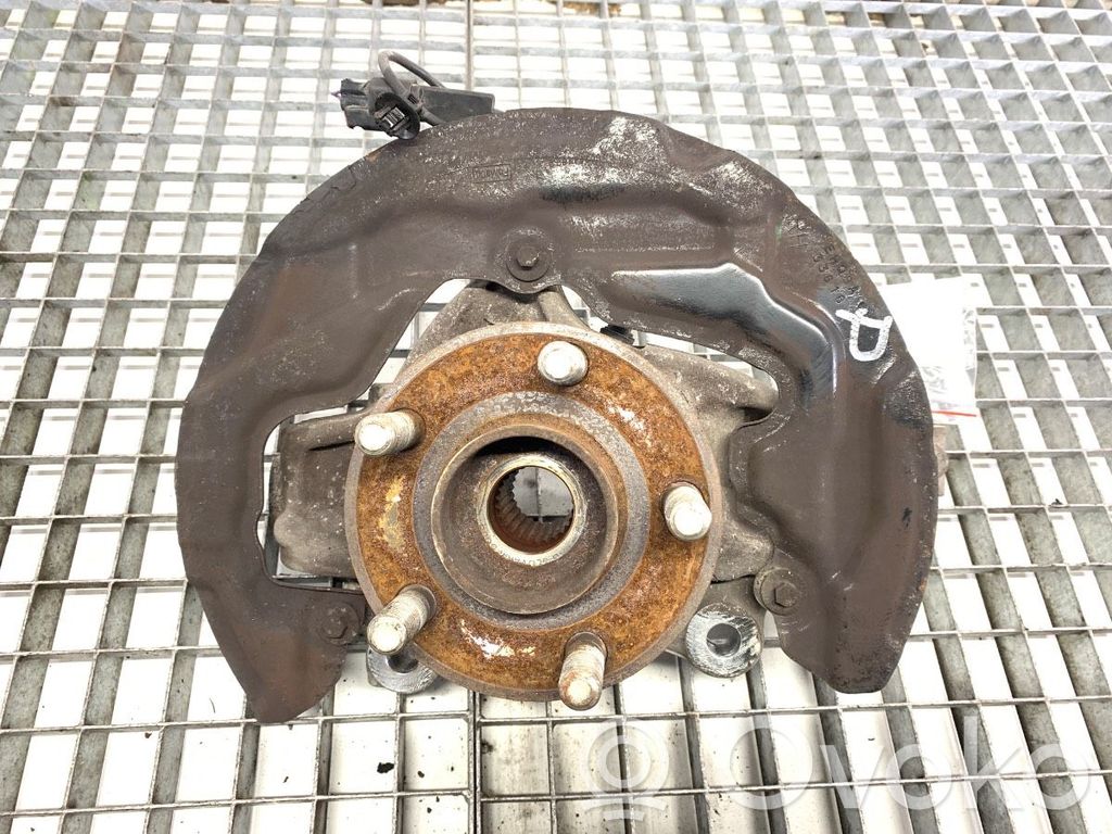 Front wheel hub spindle knuckle