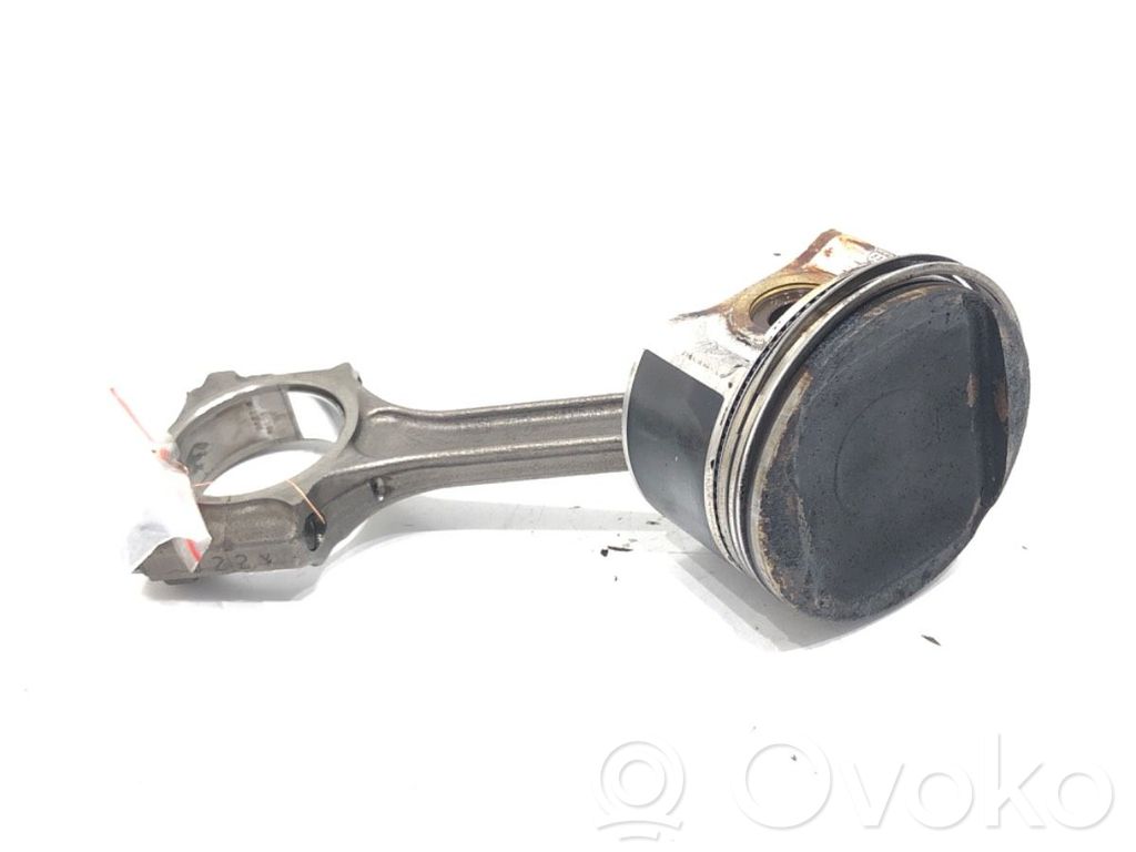 Nissan Qashqai Piston with connecting rod 