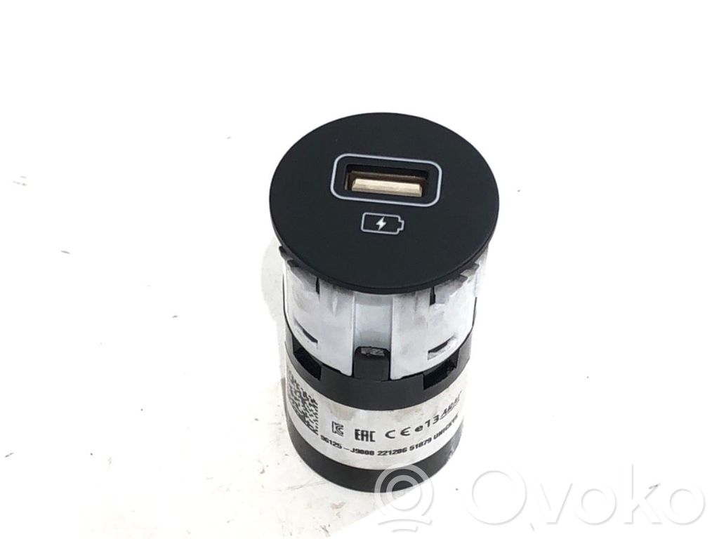 Hyundai Kona I Enchufe conector USB 