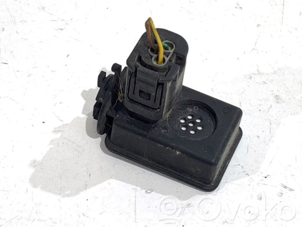 Interior temperature sensor   6988303