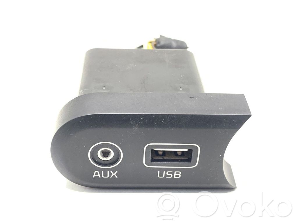 KIA Ceed Enchufe conector USB 