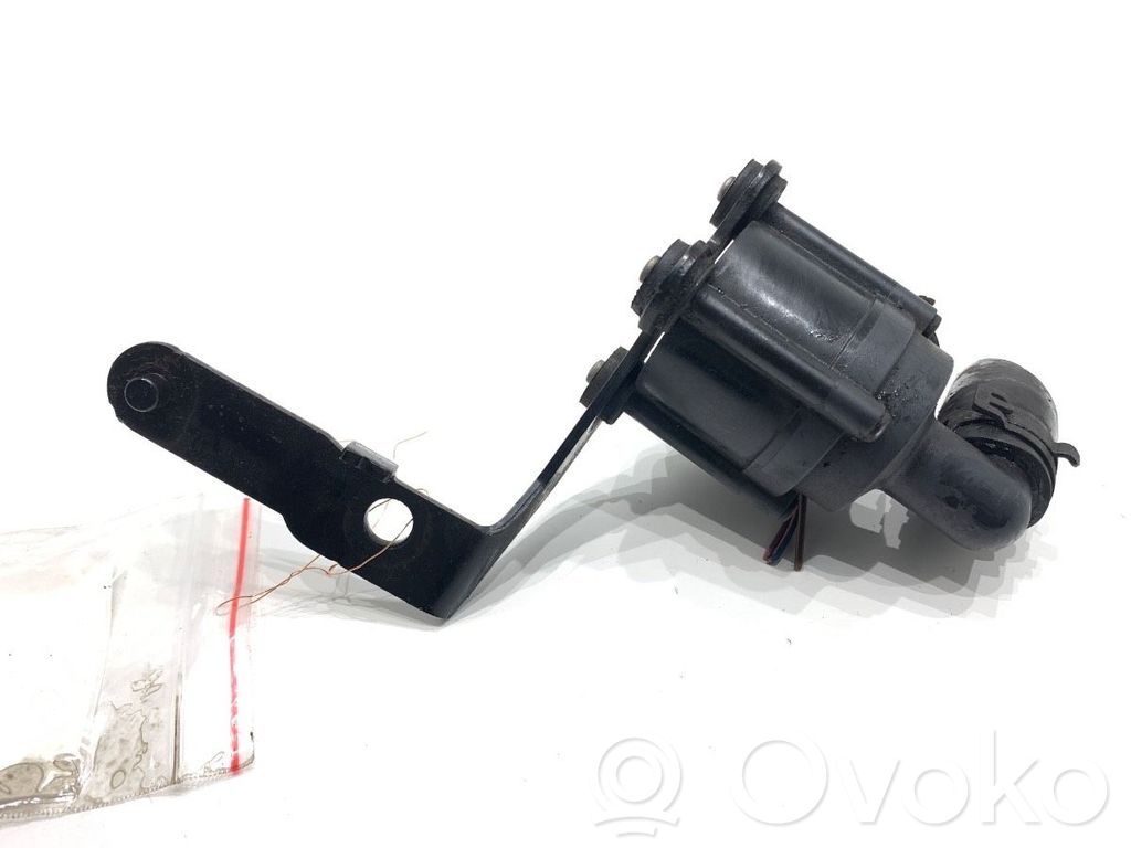 Volkswagen Golf VI Supporto di montaggio del filtro dell’olio