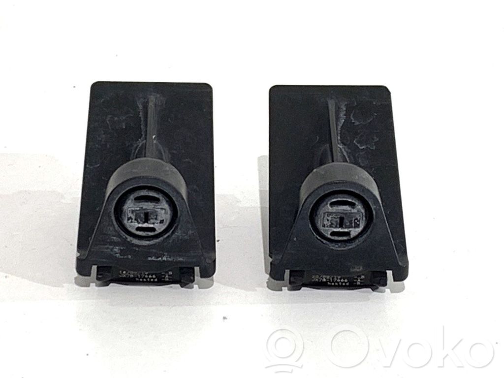 Ford Focus Windshield washer spray nozzle 