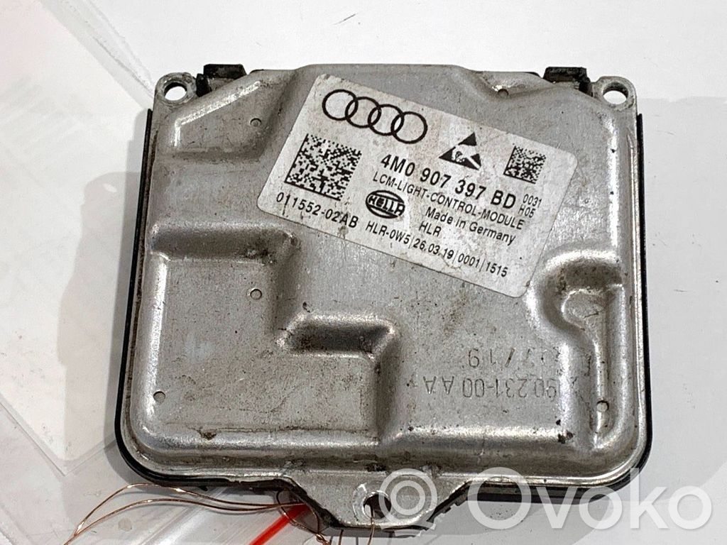 Audi A8 S8 D5 Voltage converter/converter module 