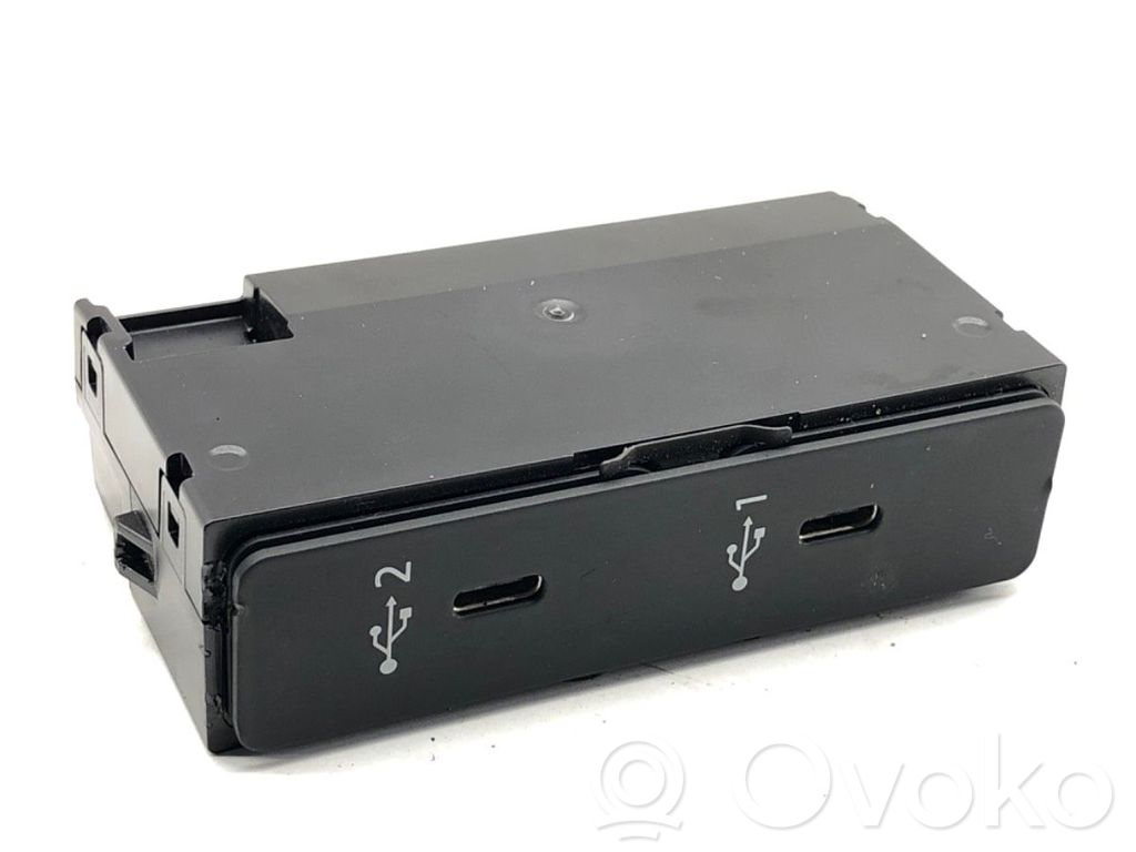 Audi Q3 F3 Enchufe conector USB 