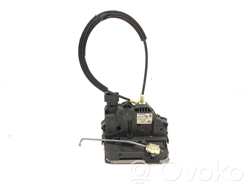 Opel Corsa E Front door lock 