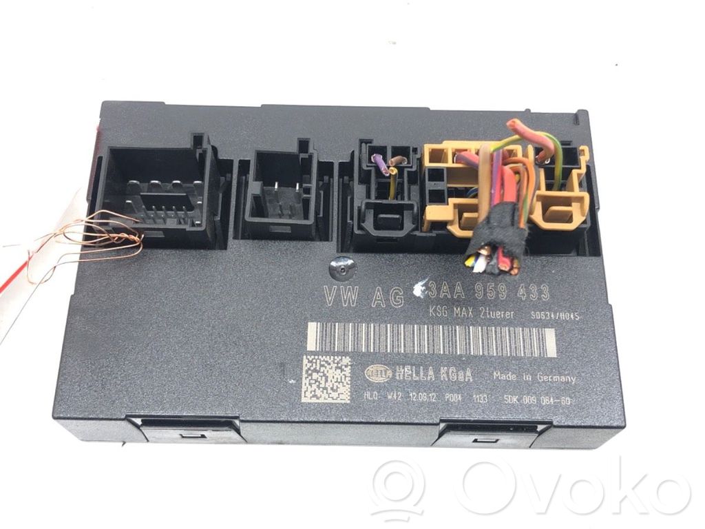 Volkswagen PASSAT B7 Module de contrôle carrosserie centrale