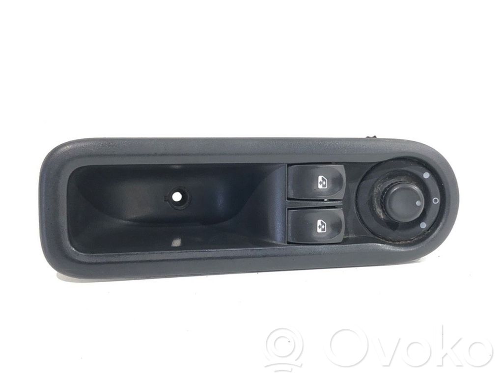 Renault Twingo II Electric window control switch 