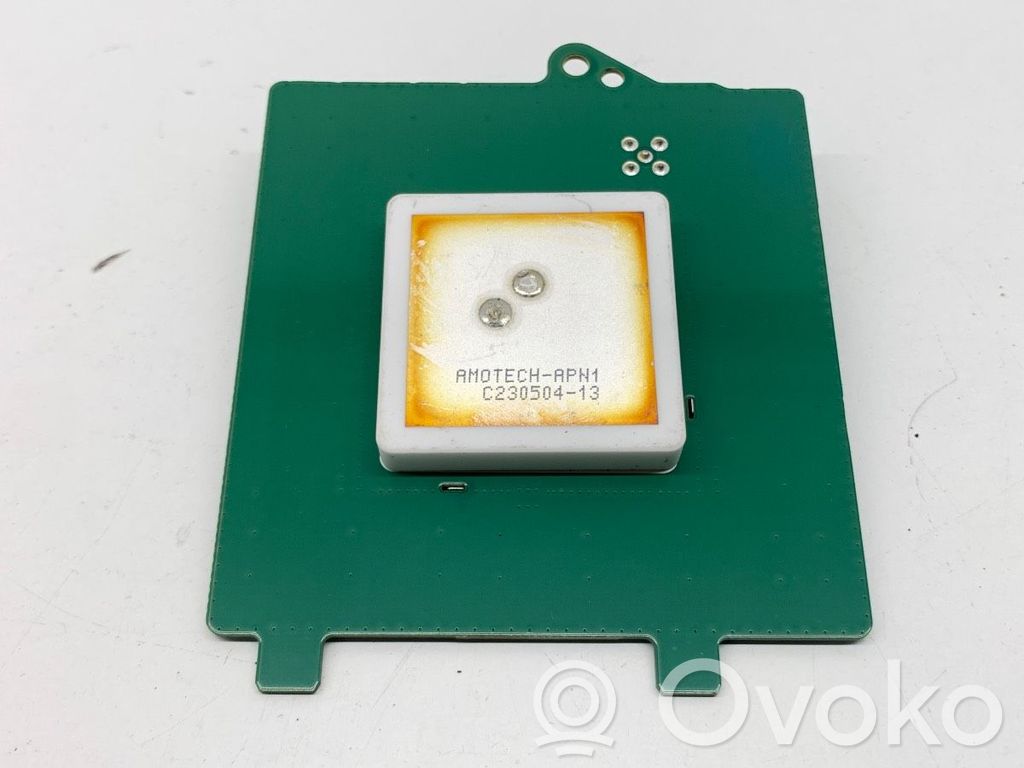 Tesla Model Y Radion antenni 