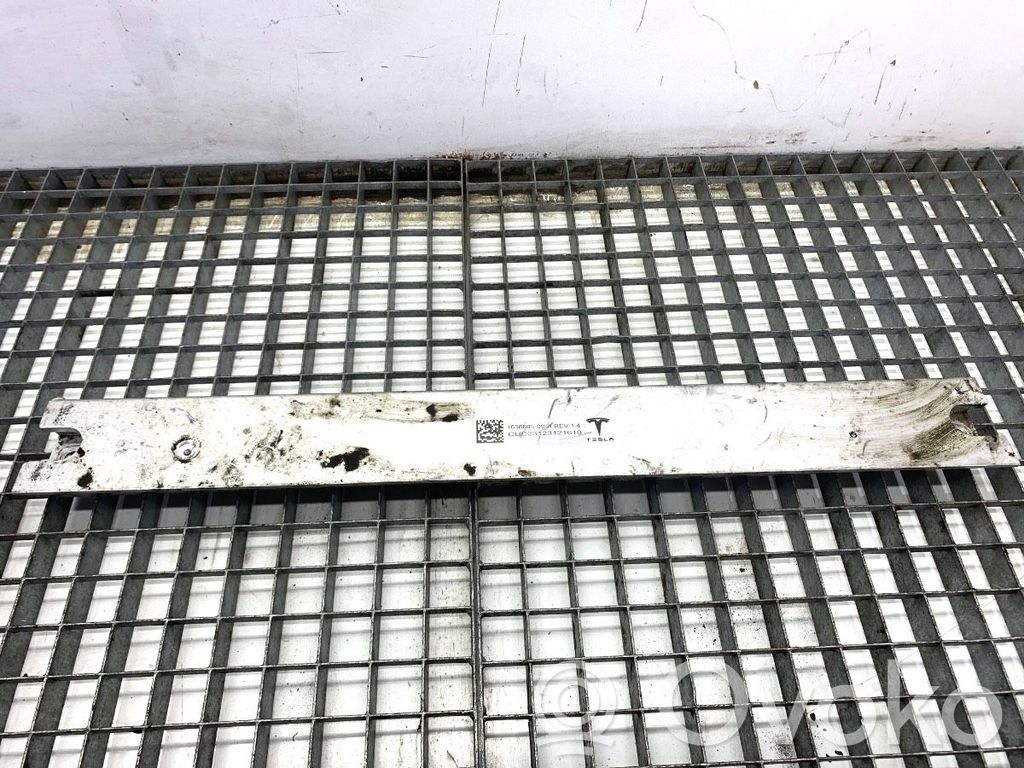 Tesla Model Y Support de radiateur sur cadre face avant 