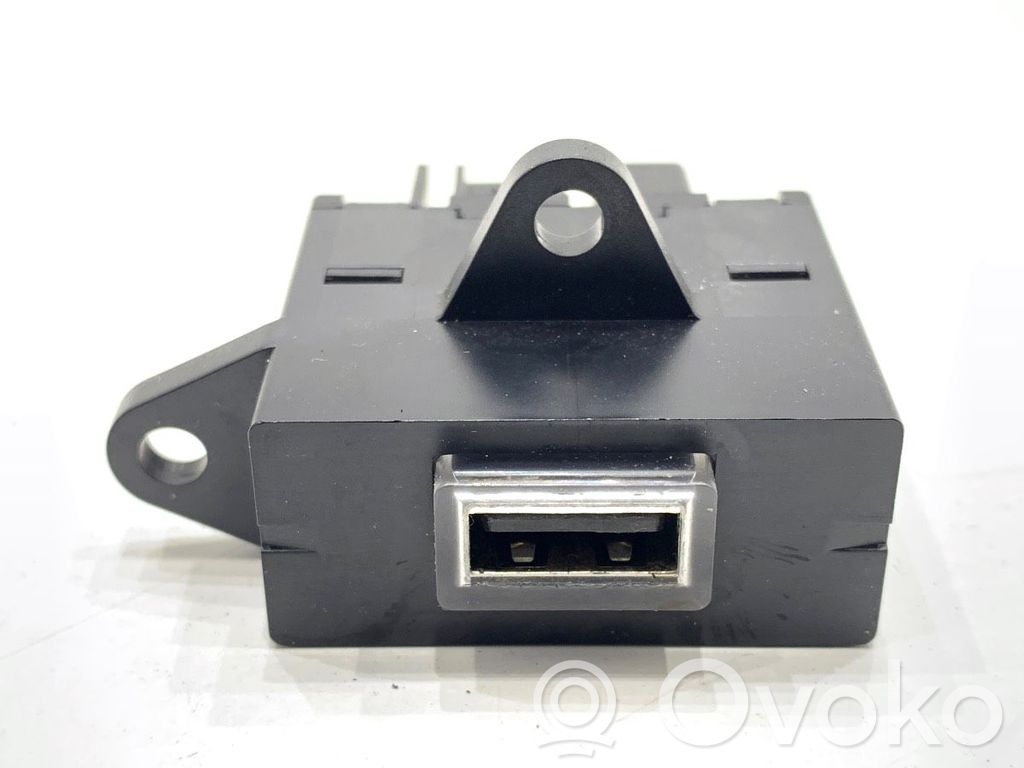 Enchufe conector USB   00505493820