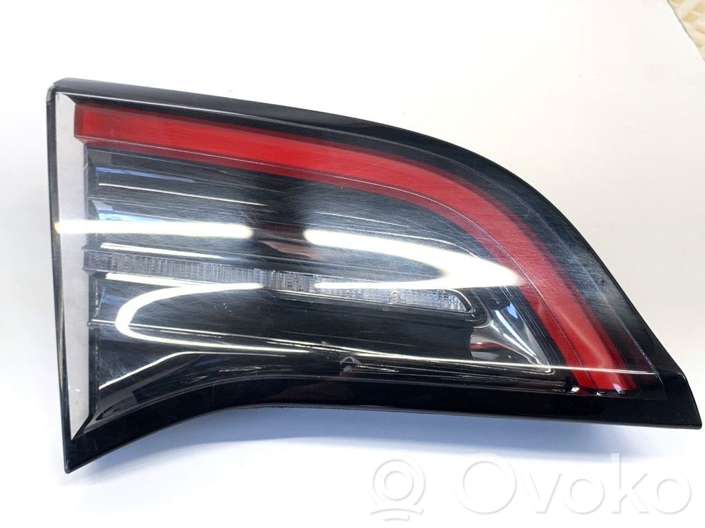 Tesla Model Y Lampă spate în caroserie 