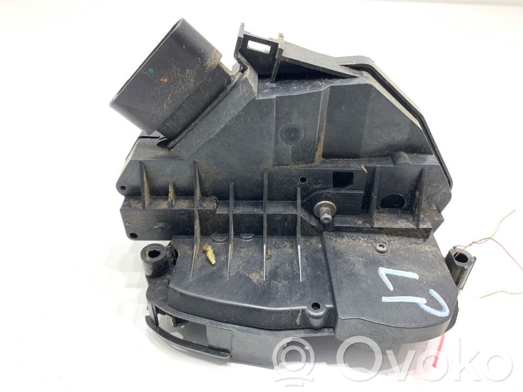 Ford Fiesta Priekšpusē slēdzene 