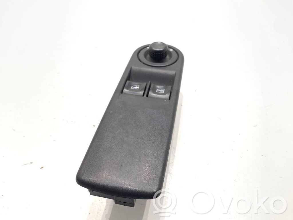 Renault Clio IV Electric window control switch 