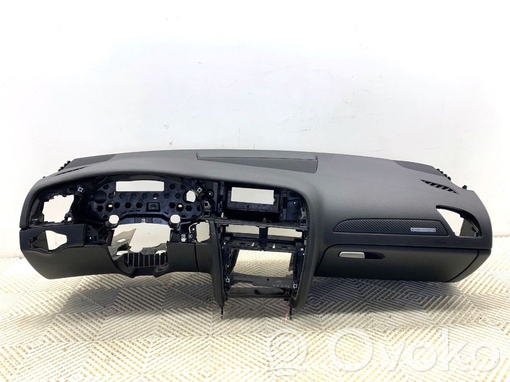 Audi A4 S4 B8 8K Dashboard 