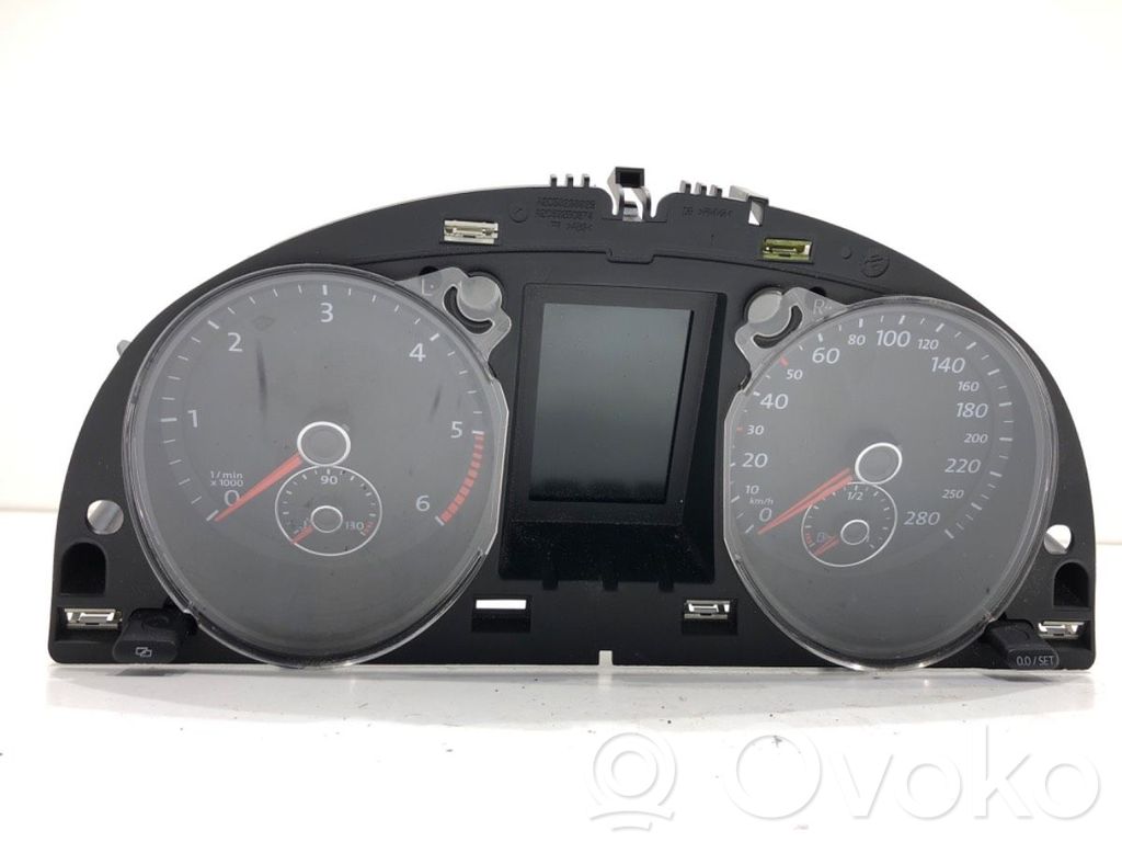 Volkswagen PASSAT CC Geschwindigkeitsmesser Cockpit 