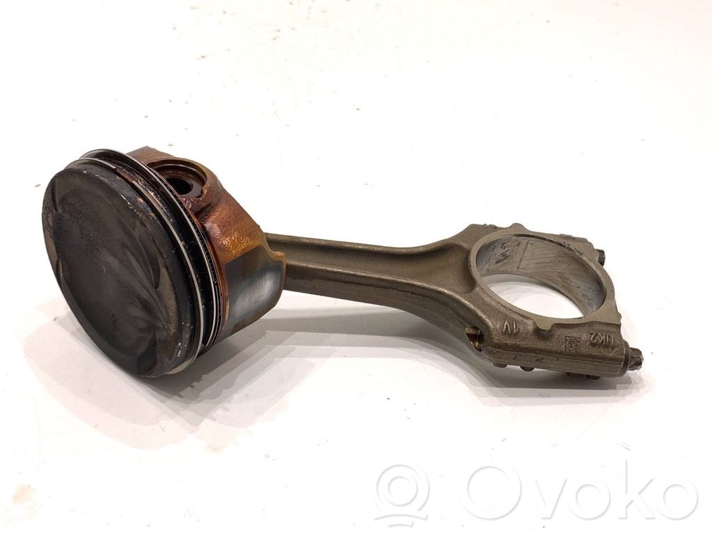 Volkswagen PASSAT B8 Pistón con biela 