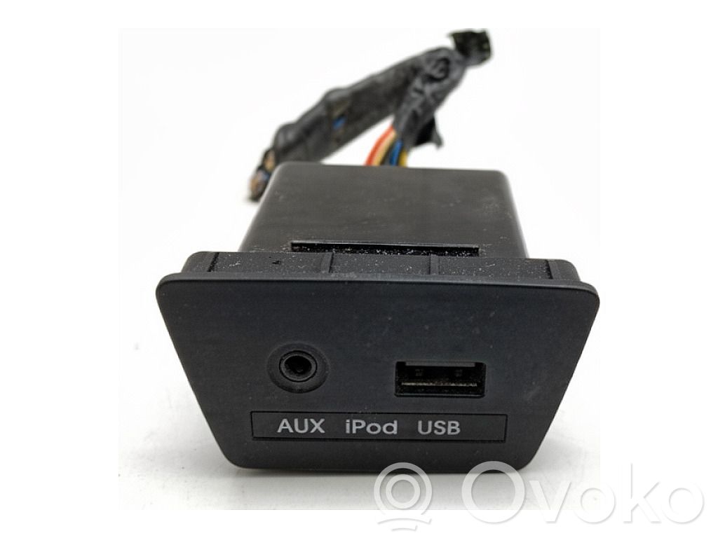 Hyundai ix35 USB-pistokeliitin 