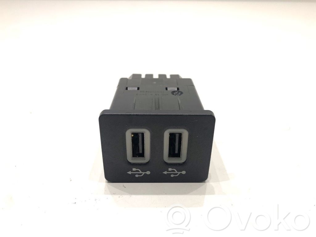 Enchufe conector USB   HC3T14F014AC