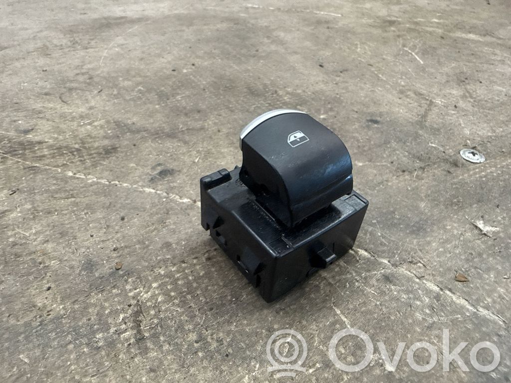 Alfa Romeo Stelvio Electric window control switch 