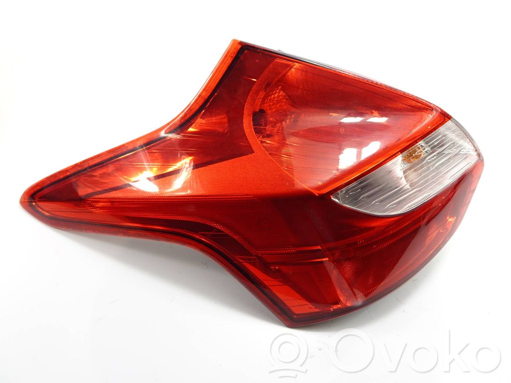 Ford Focus Aizmugurējais lukturis virsbūvē 