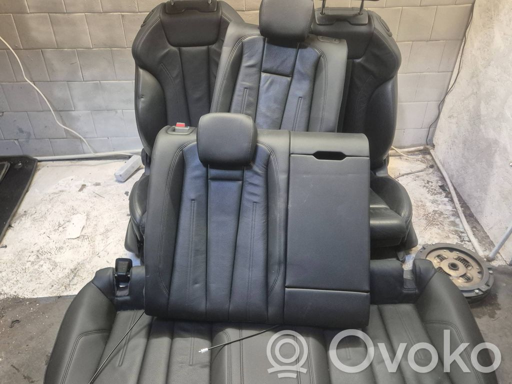 Seat set