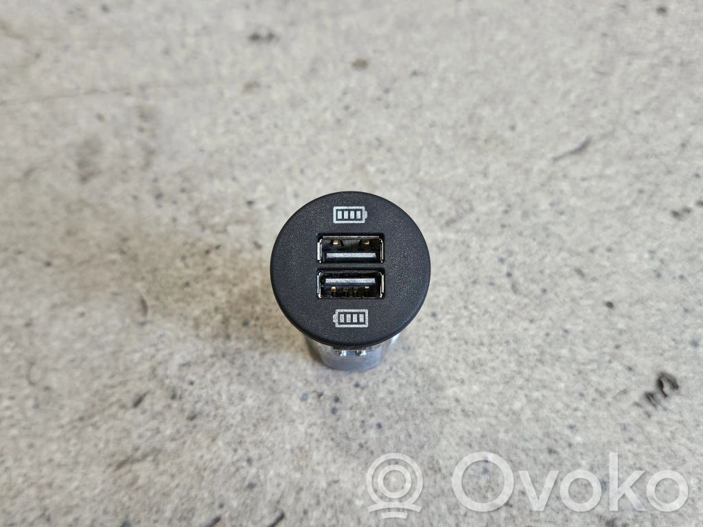 Porsche Macan (95B) Enchufe conector USB 