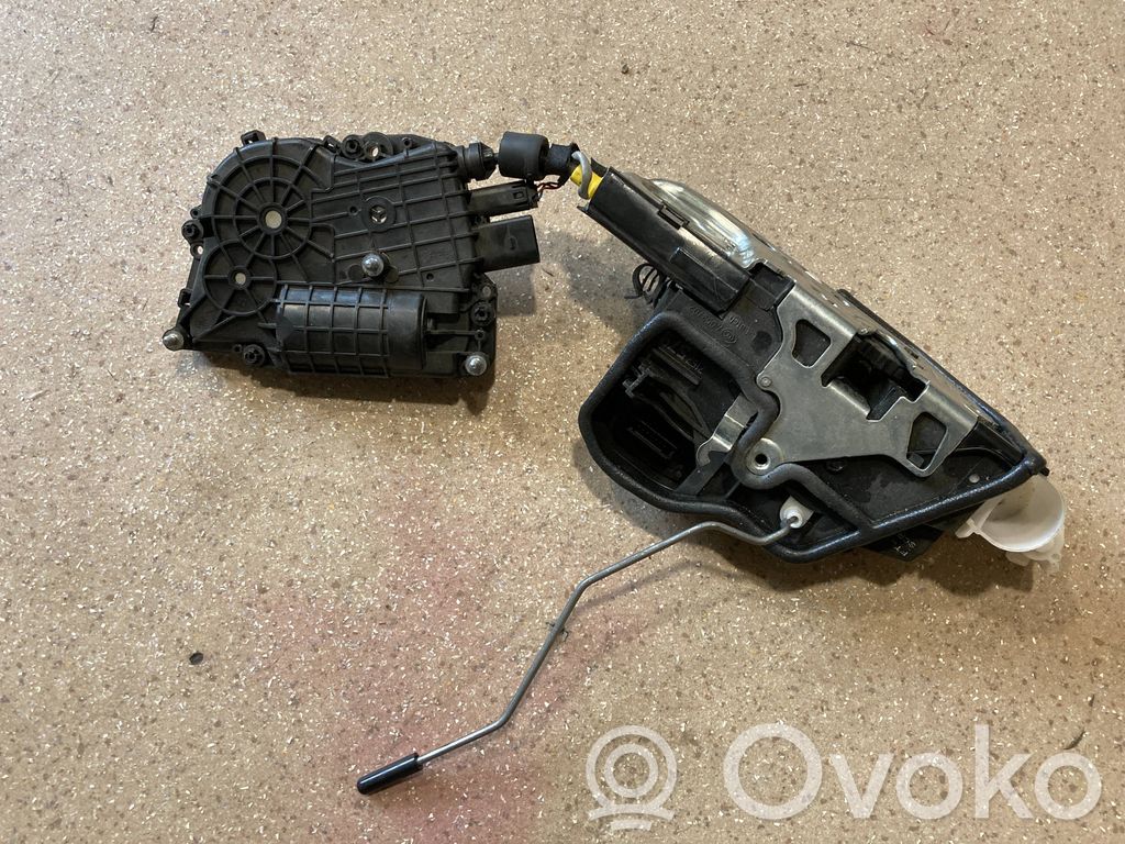 BMW X5 E70 Priekšpusē slēdzene 
