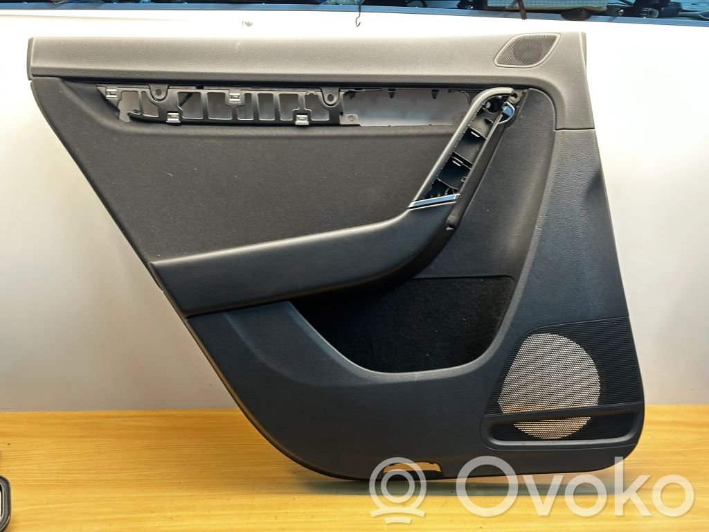 Volkswagen PASSAT B7 Boczki / Poszycie drzwi tylnych 