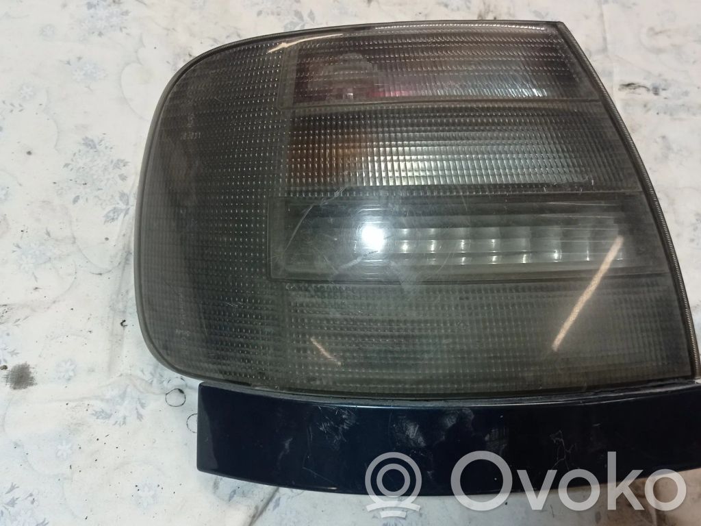 Audi A4 S4 B5 8D Lampă spate în caroserie 