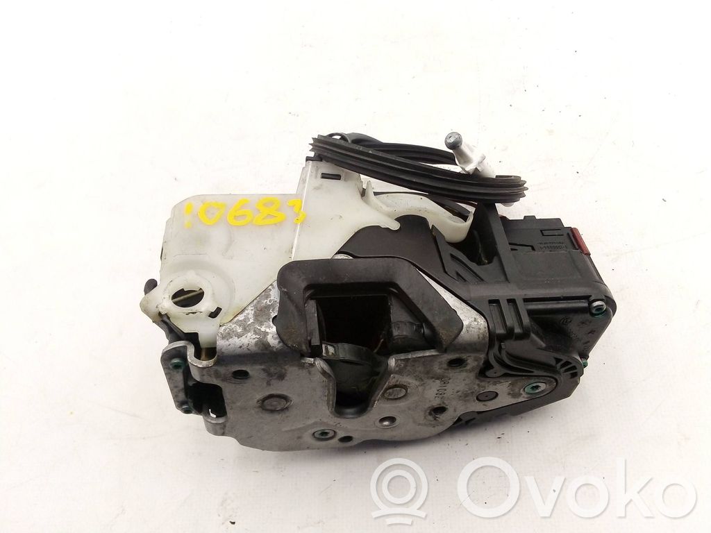 Opel Insignia A Front door lock 