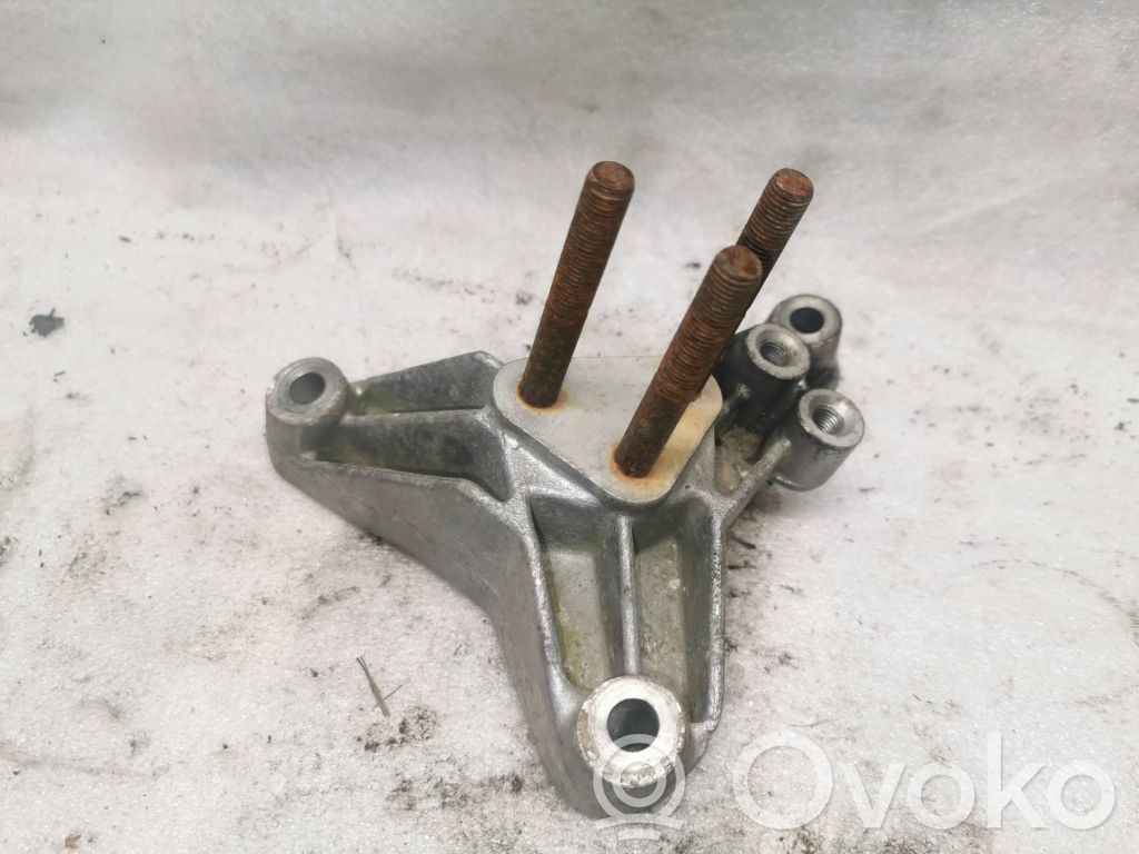 Volvo S40, V40 Engine mount bracket 
