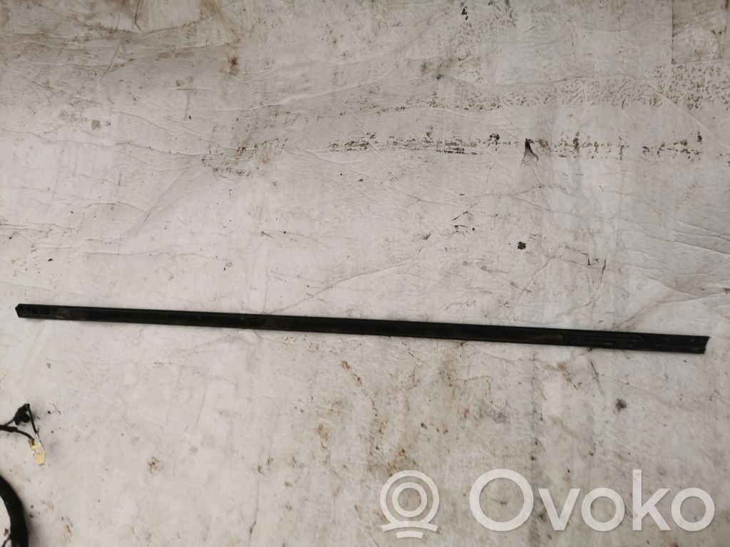 Volvo S60 Takaoven lista (muoto) 