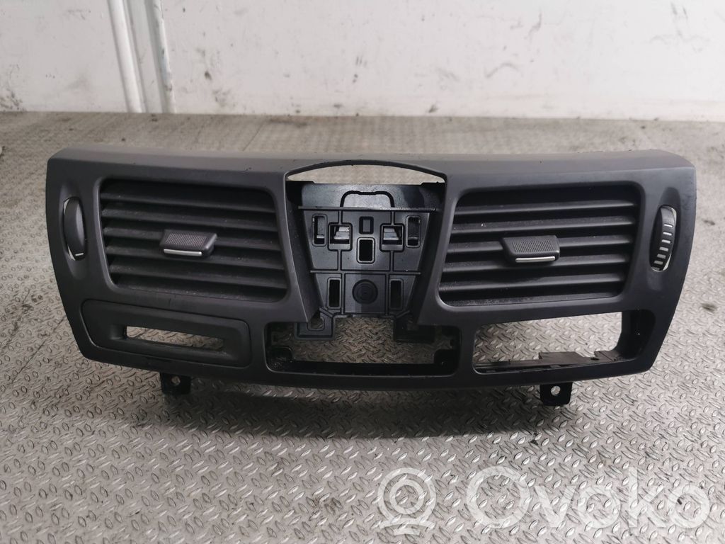 Renault Laguna III Dysze / Kratki środkowego nawiewu deski rozdzielczej 