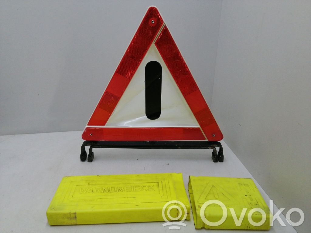 Volkswagen Multivan T5 Emergency warning sign 