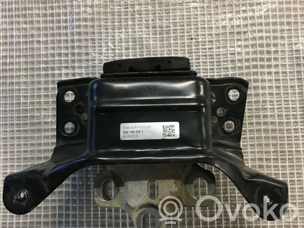 Volkswagen Golf VII Engine mount bracket 