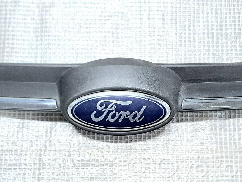 Ford Focus Augšējais režģis 