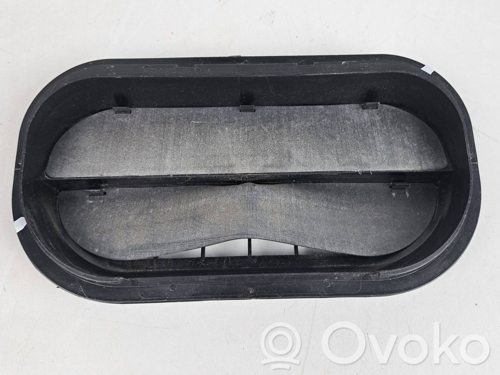 Volkswagen Golf VII Kratka wentylacyjna pod zderzakiem tylnym 