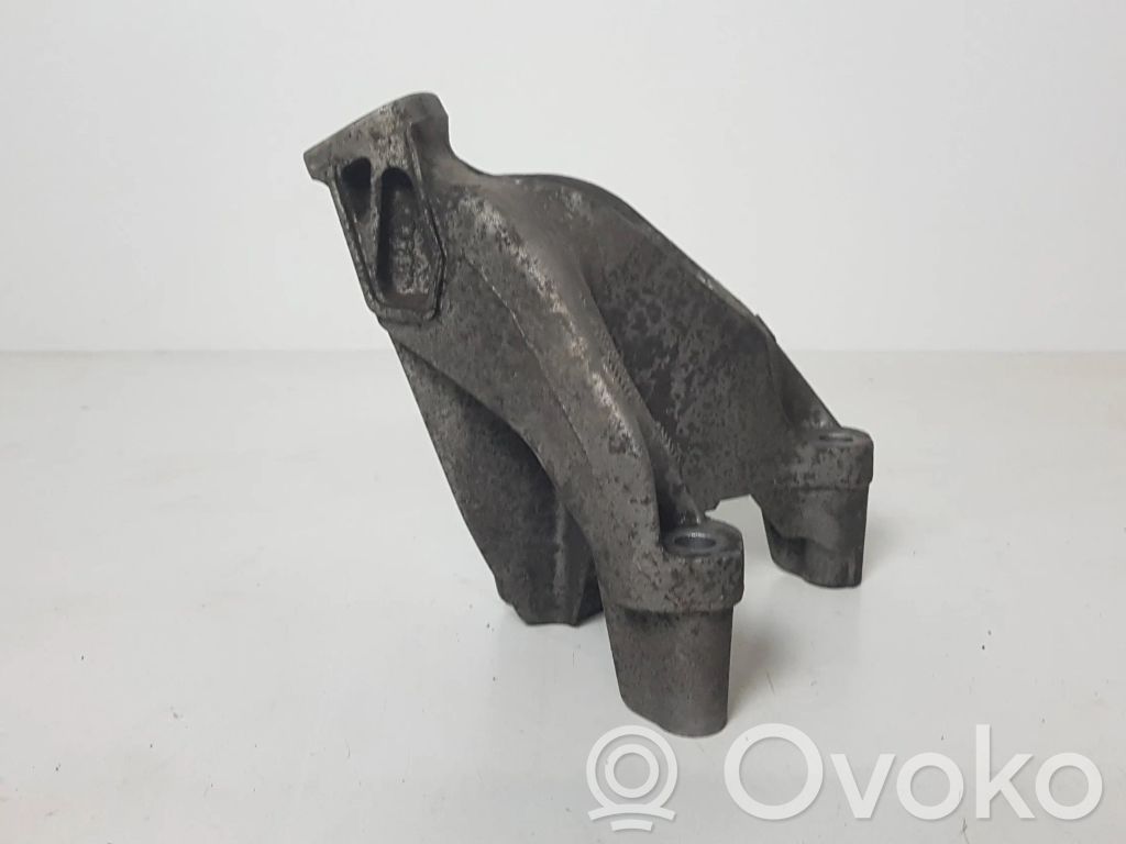 Audi A4 S4 B8 8K Engine mounting bracket 
