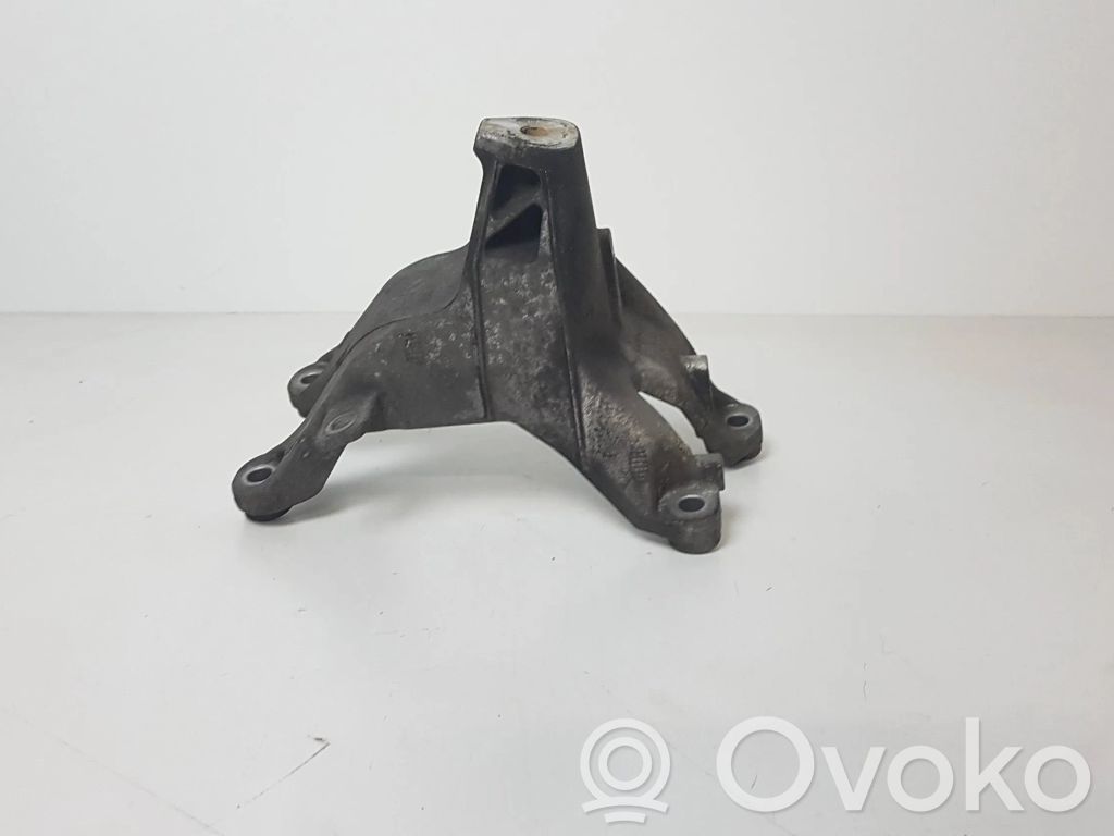 Audi A4 S4 B8 8K Engine mounting bracket 