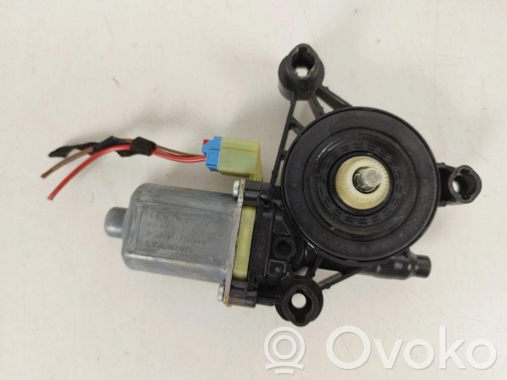 Volkswagen Golf VII Front door window regulator motor 